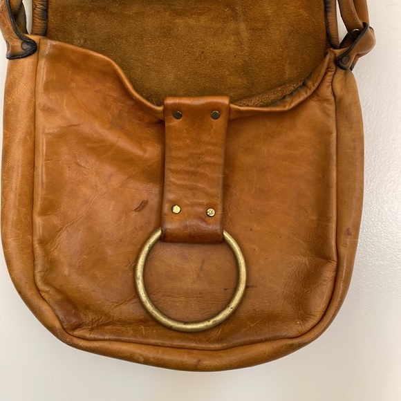 Vintage boho distressed tobacco leather satchel shoulder bag w brass accents - Picture 3 of 6